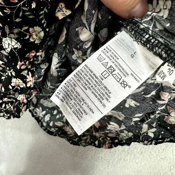 Old Navy ditsy floral top womens large black‎ oversized tassel cottagecore boho - Picture 6 of 7
